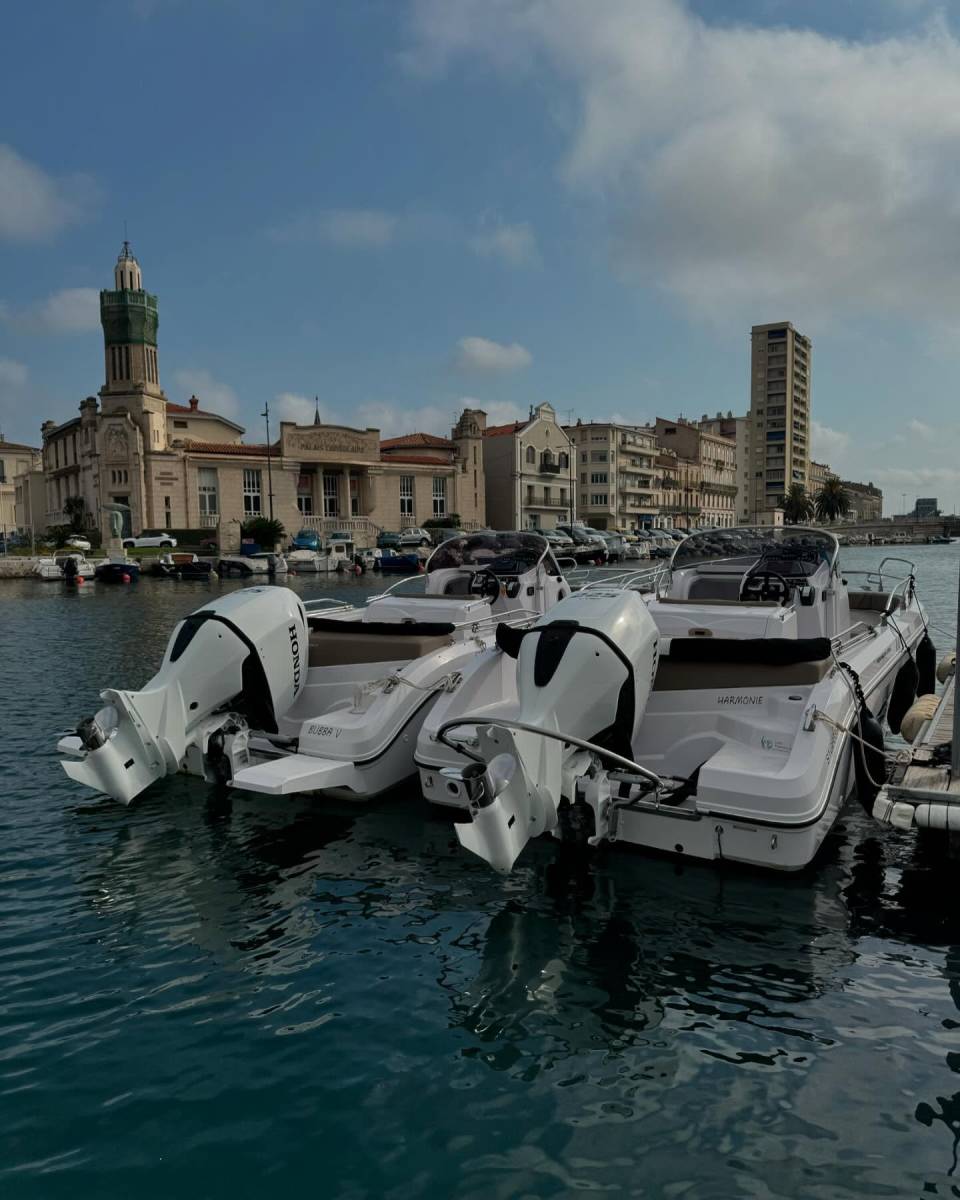 Louer un bateau avec ou sans permis pour la demi journée ou la journée à Sète 