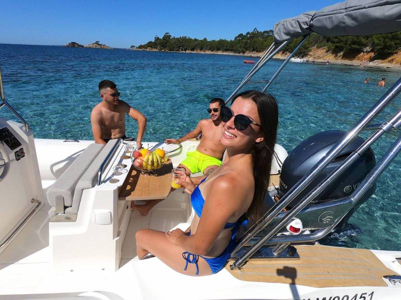 LOCATION DE BATEAU AVEC PERMIS RAPIDE ET PUISSANT SUR Sète 