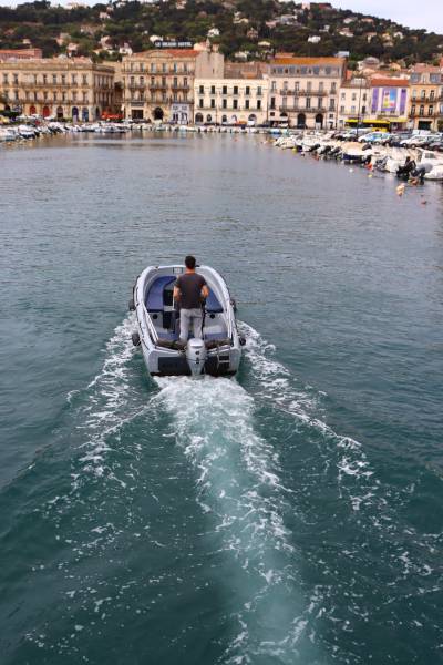 Location bateau thermique sans permis FUN YAK Sécu 15 à Sète