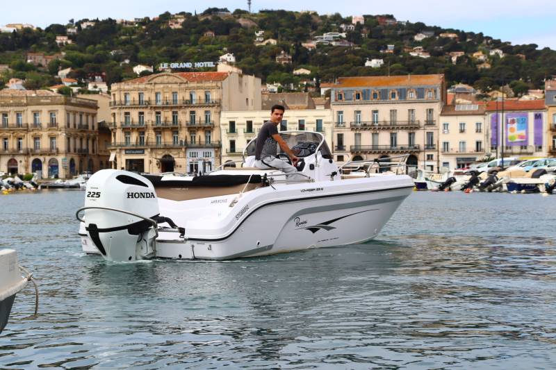 RANIERI 23.S  225cv 8 personnes location de bateau avec permis sur Sète