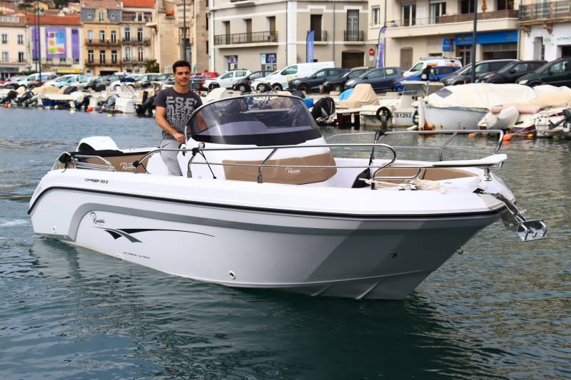 RANIERI 23.S  225cv 8 personnes location de bateau avec permis sur Sète