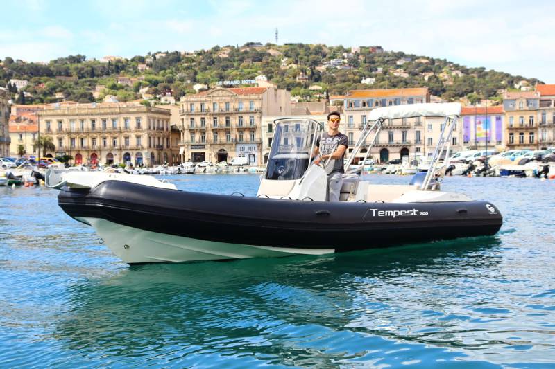 BATEAU SEMI-RIGIDE CAPELLI TEMPEST 700
