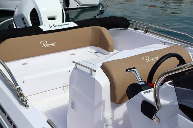 Location de bateau avec et sans permis pour EVJF sur Sète et le bassin de Thau