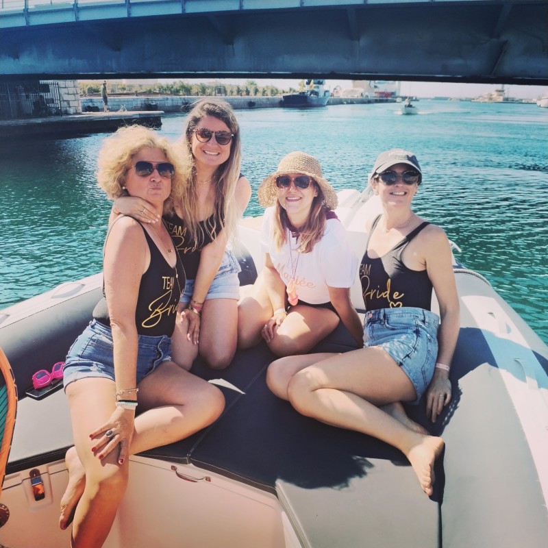 Réserver un bateau et faire de la bouée pour un EVGF à Sète