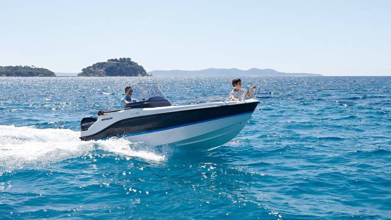 Location de bateau électrique 5 personnes max QUICKSILVER ACTIV 455 OPEN Sur Sète  
